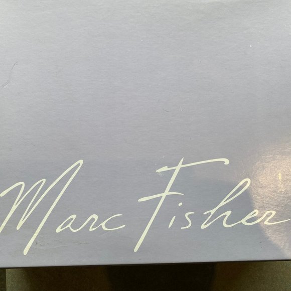 STUNNING GOLD HEELS! Perfect for the holidays or a special date! Size 6.… - Picture 5 of 5